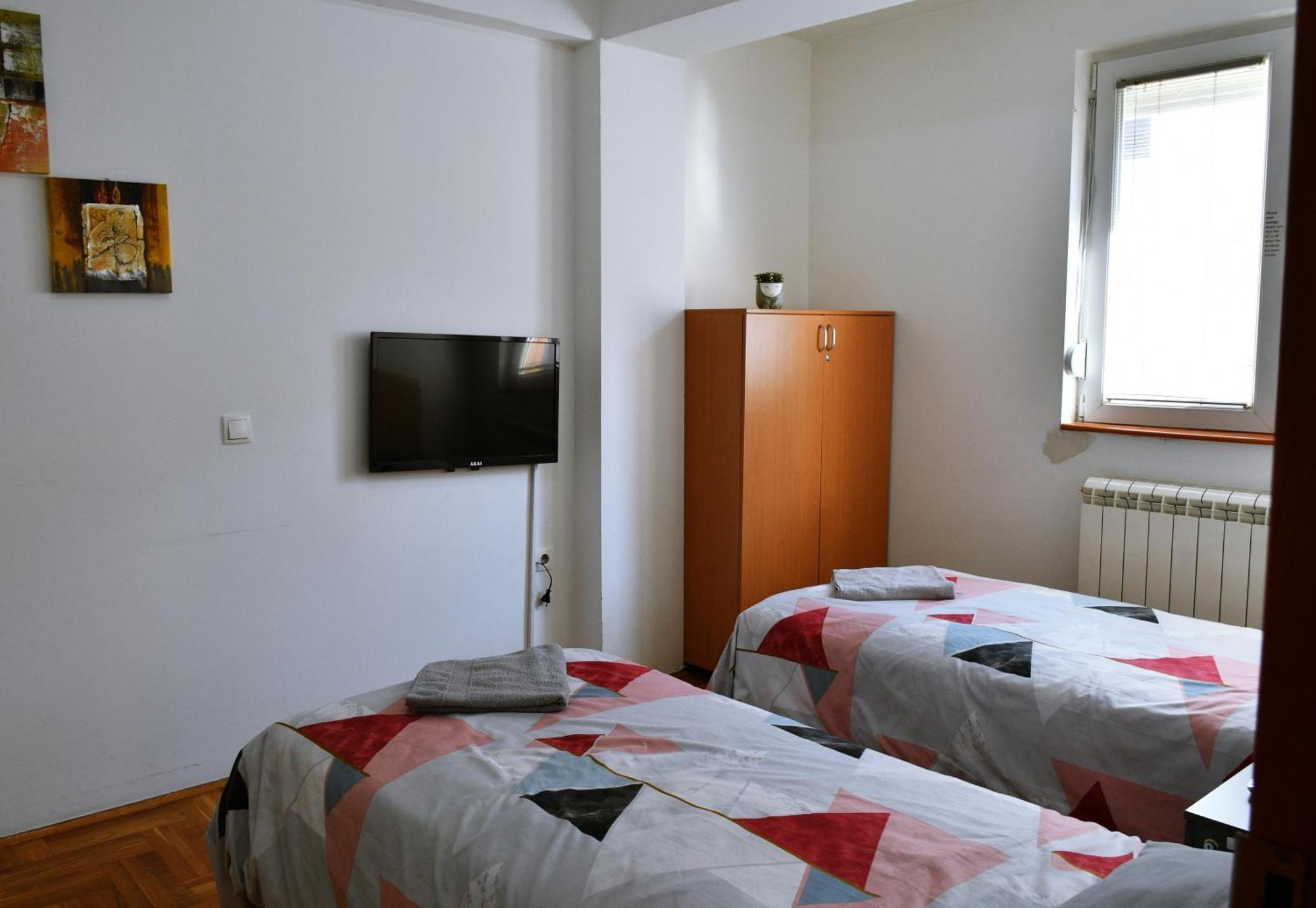 Guest House Sani Скопье Экстерьер фото